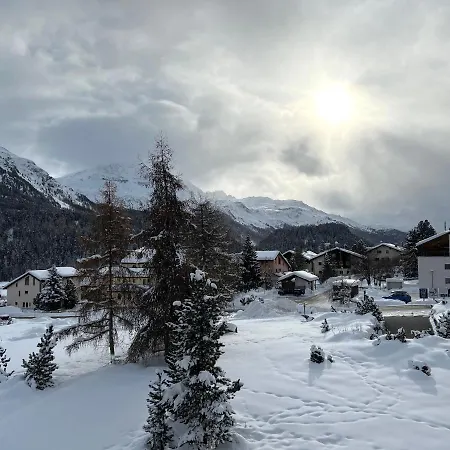 Cosy Facing Piz Rosatsch Apartman *