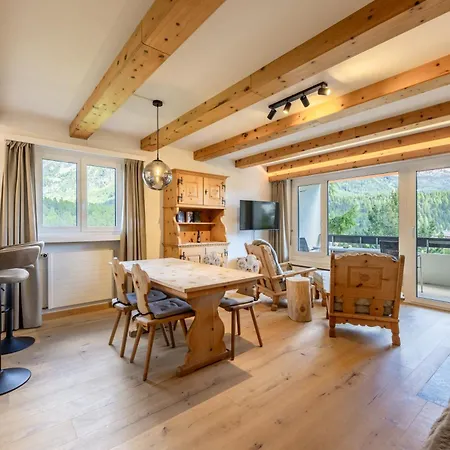 Cosy Facing Piz Rosatsch سانت موريتز